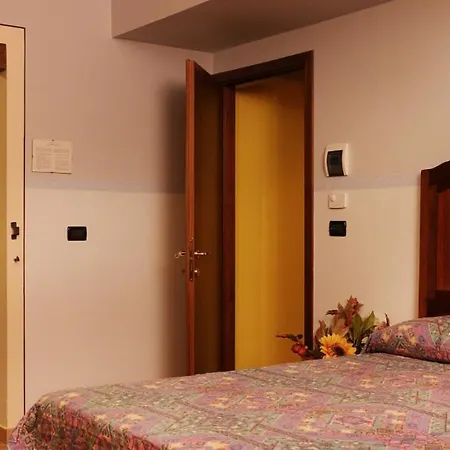 Sleeps 20 Pool Air Con Wifi *